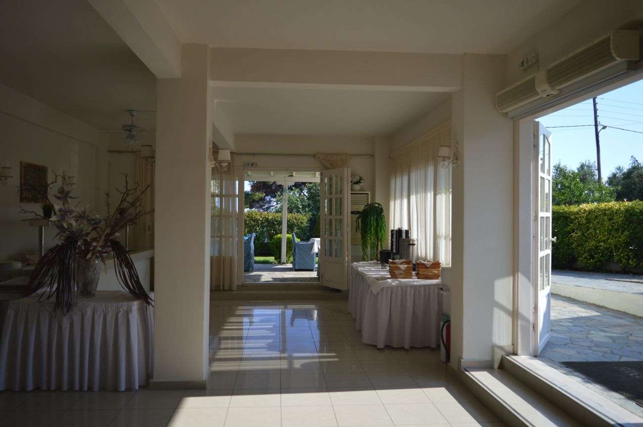 Tiara Holidays - Leonidas Apartments & Suites - dining room